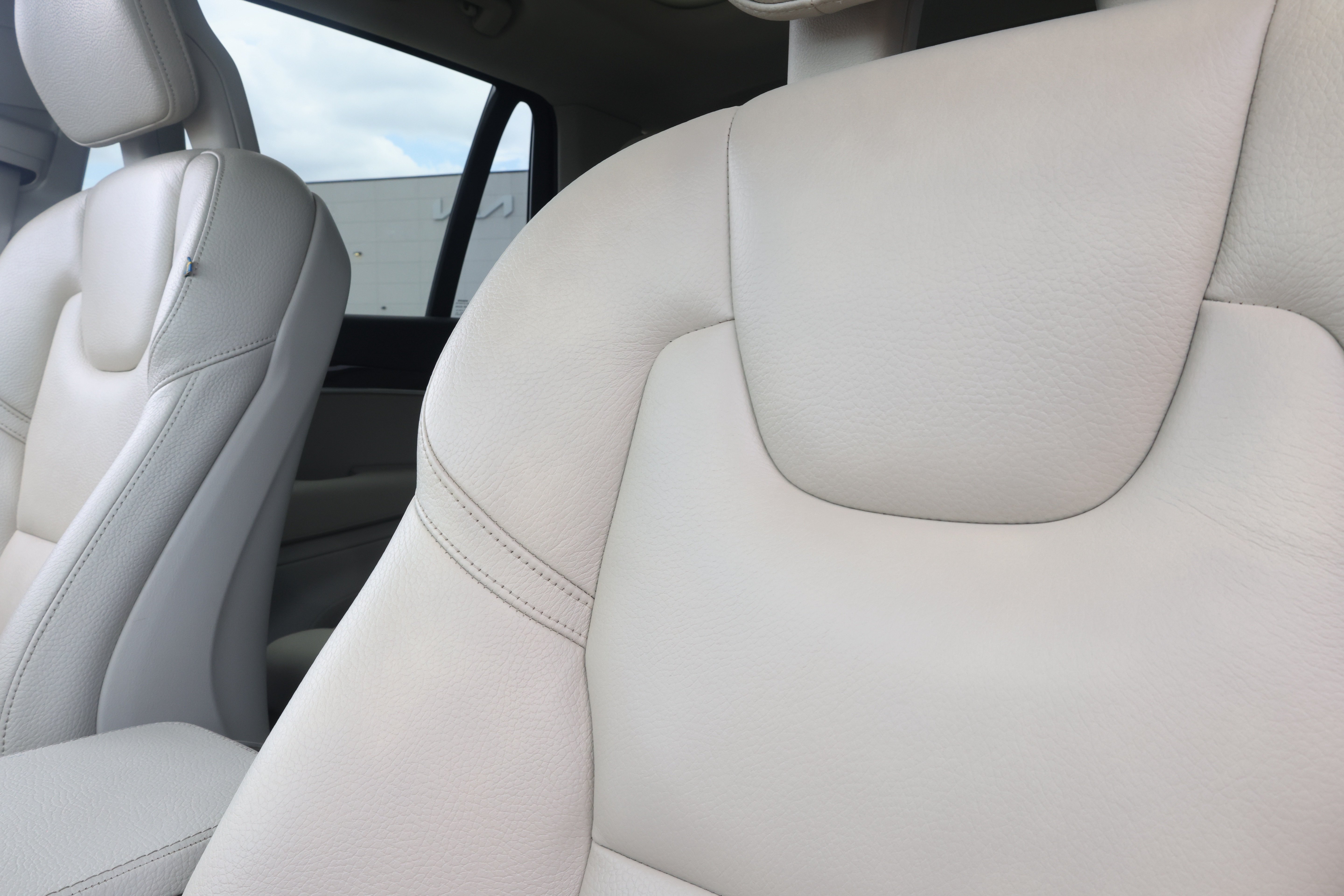 Used 2017 Volvo XC90 T6 Momentum w/ Vision Package AWD/4WD image 28