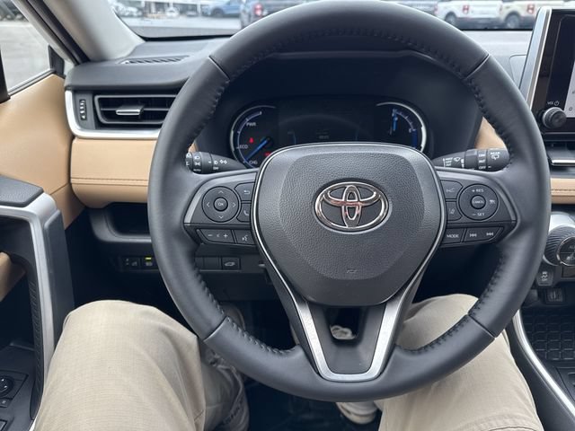Used 2025 Toyota RAV4 XLE Premium AWD/4WD image 41