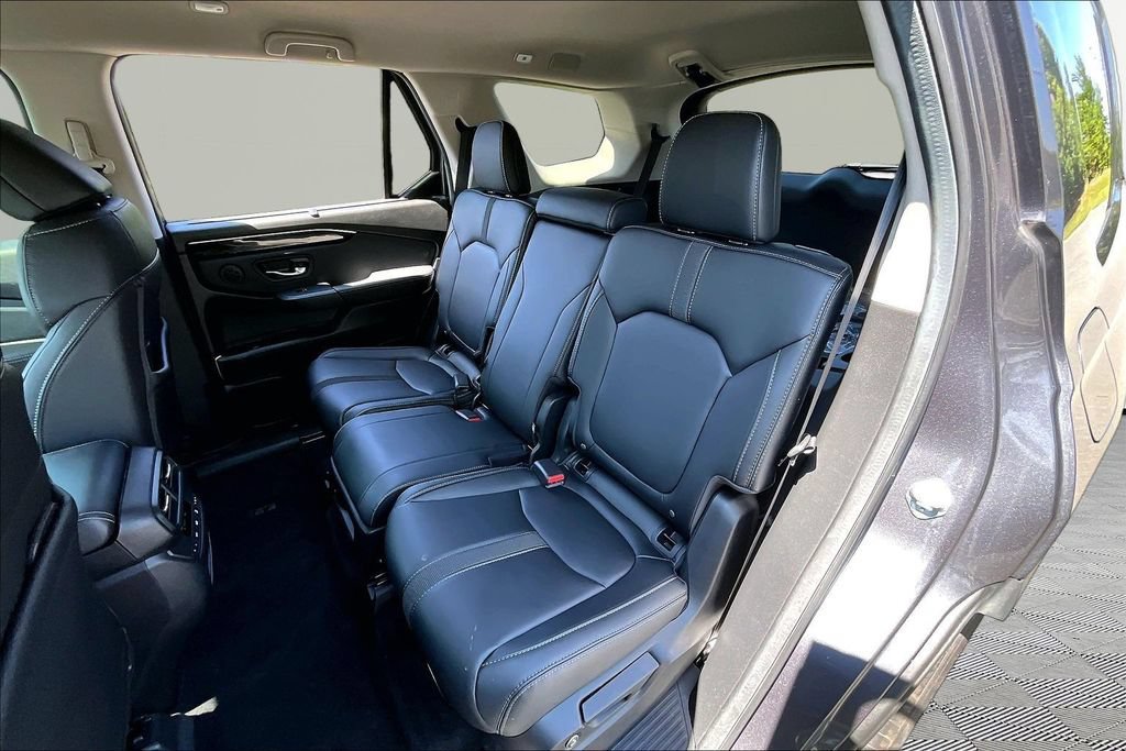 Used 2025 Honda Pilot EX-L image 18