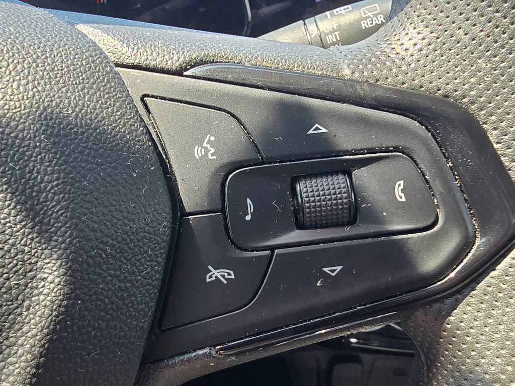 Used 2025 Chevrolet Trax LT FWD image 27