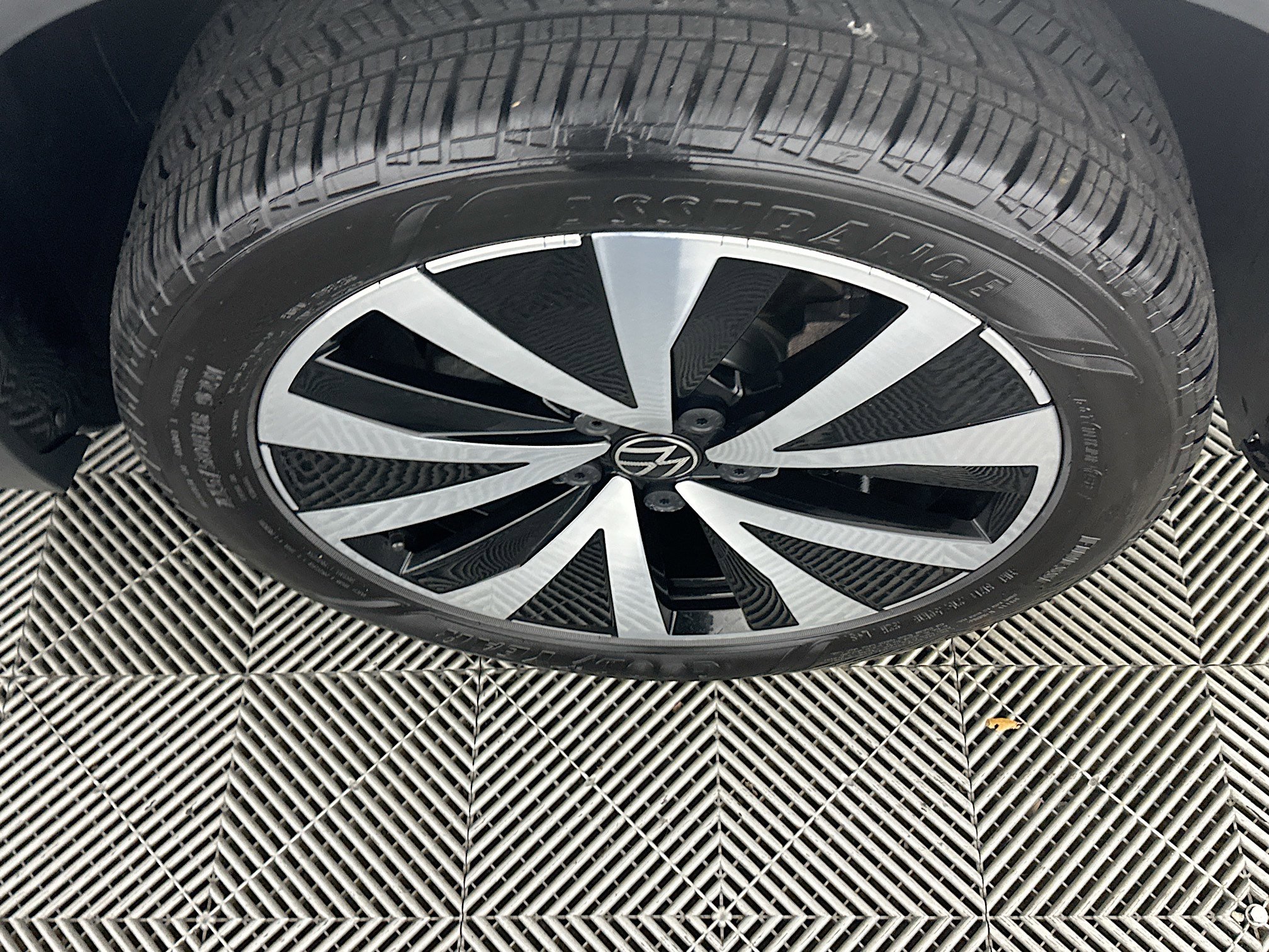 Used 2024 Volkswagen Taos SE image 11