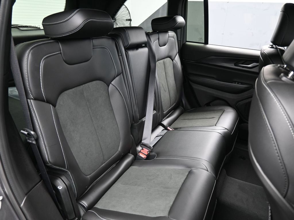 New 2025 Jeep Grand Cherokee Altitude image 37