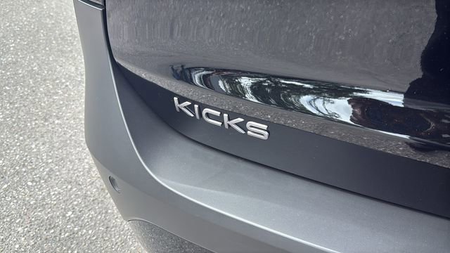 Used 2025 Nissan Kicks SV image 7