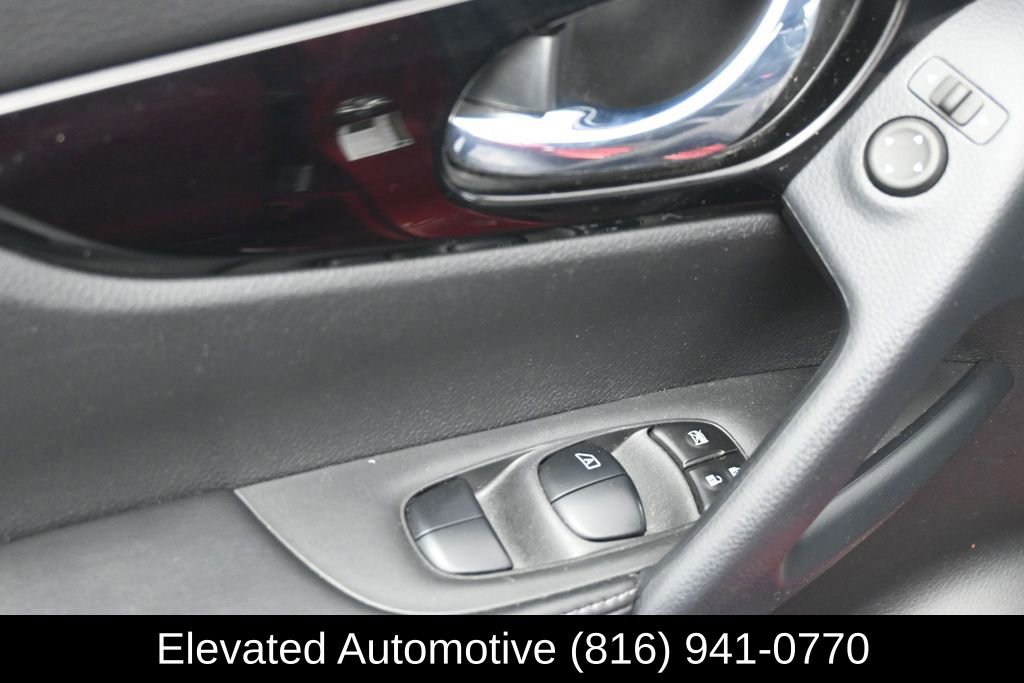 Used 2021 Nissan Rogue Sport SL FWD image 16