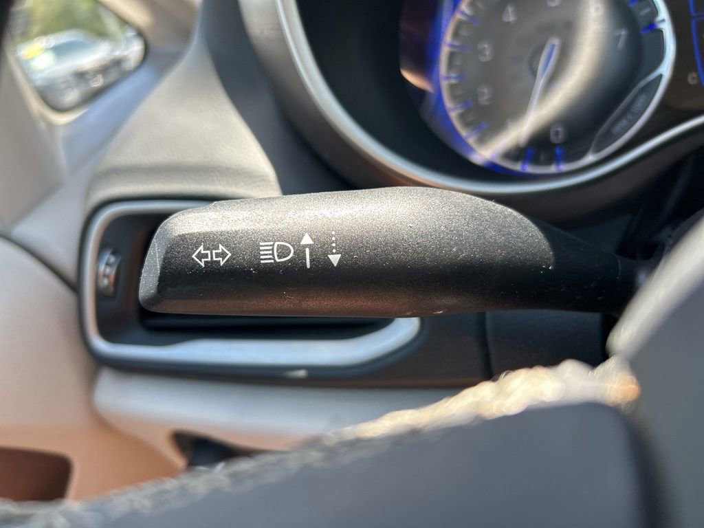 Used 2022 Chrysler Voyager LX FWD image 28