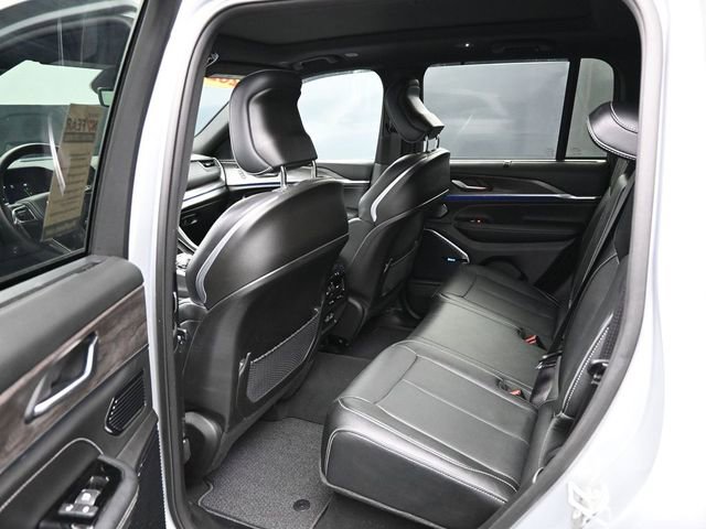Used 2023 Jeep Grand Cherokee Overland w/ Advanced Protech Group III image 37