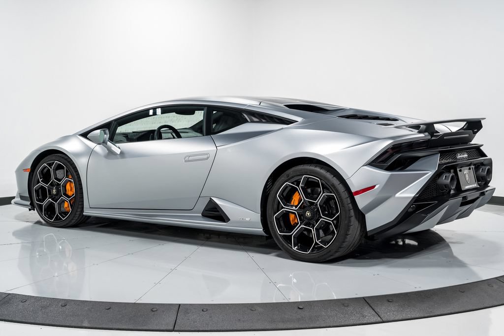 Used 2023 Lamborghini Huracan Tecnica RWD image 5