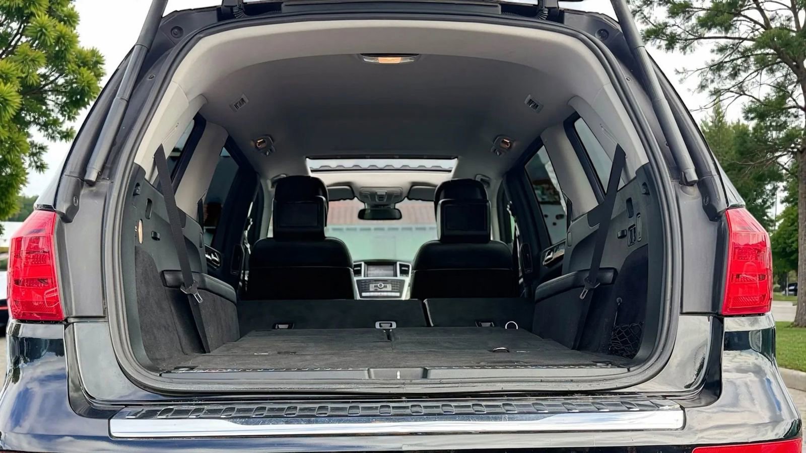 Used 2015 Mercedes-Benz GL 550 4MATIC image 12