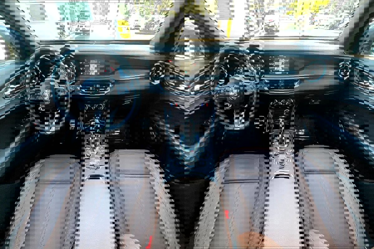 Used 2022 Alfa Romeo Stelvio Ti image 14