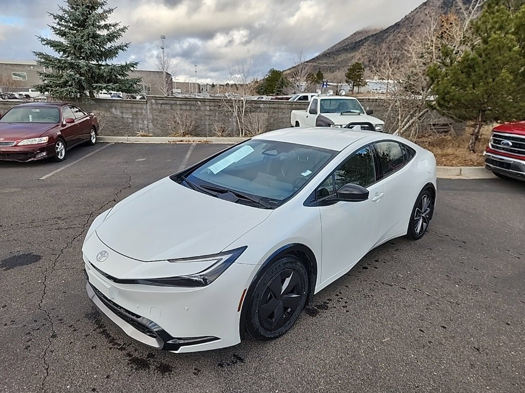 Used 2025 Toyota Prius XLE image 10