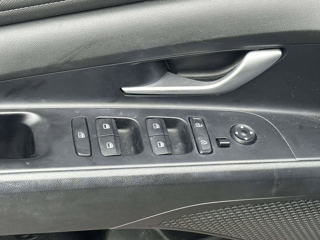 Used 2023 Hyundai Elantra SEL w/ Convenience Package FWD image 14