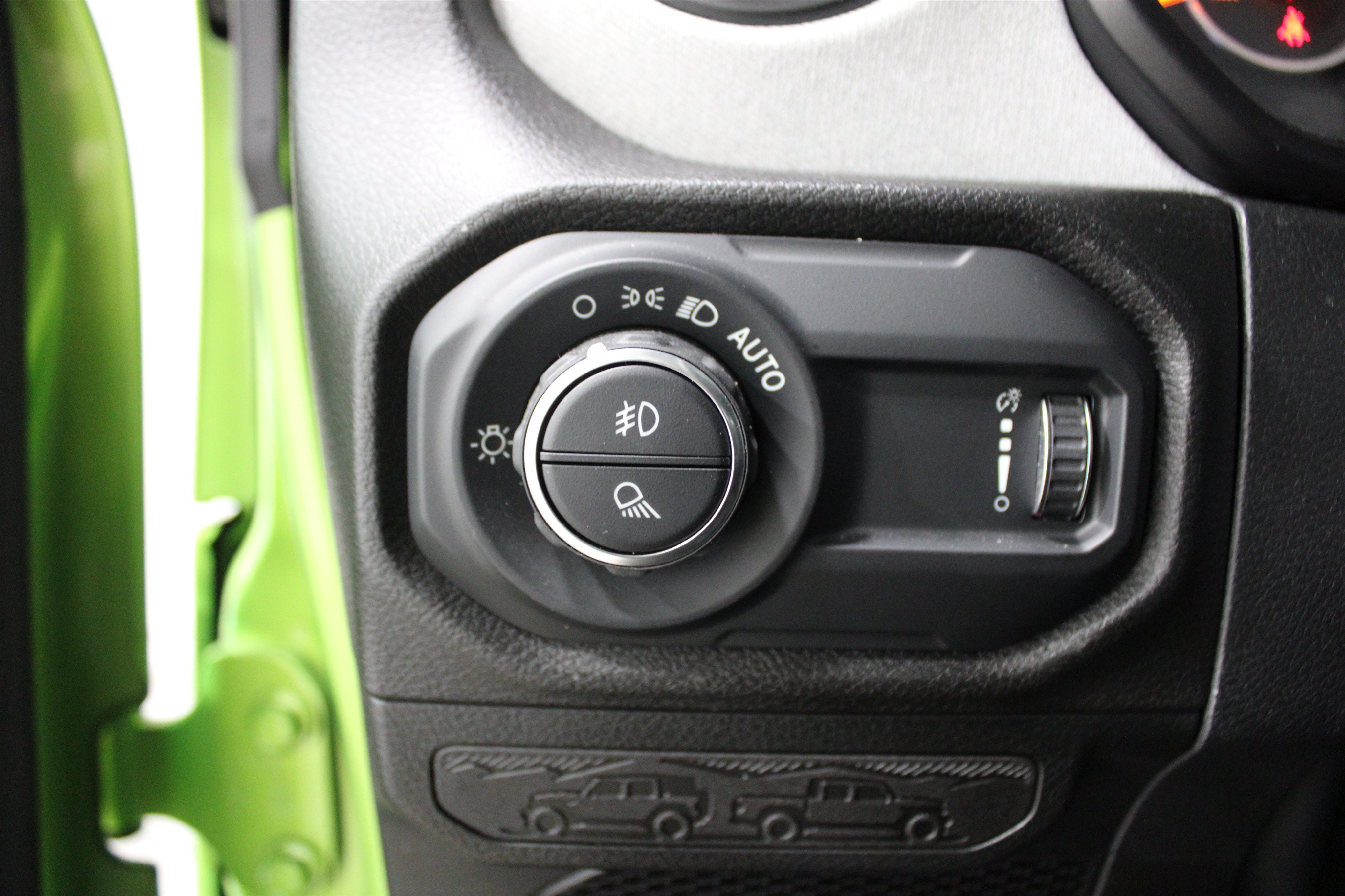 Used 2025 Jeep Gladiator Sport AWD/4WD image 9