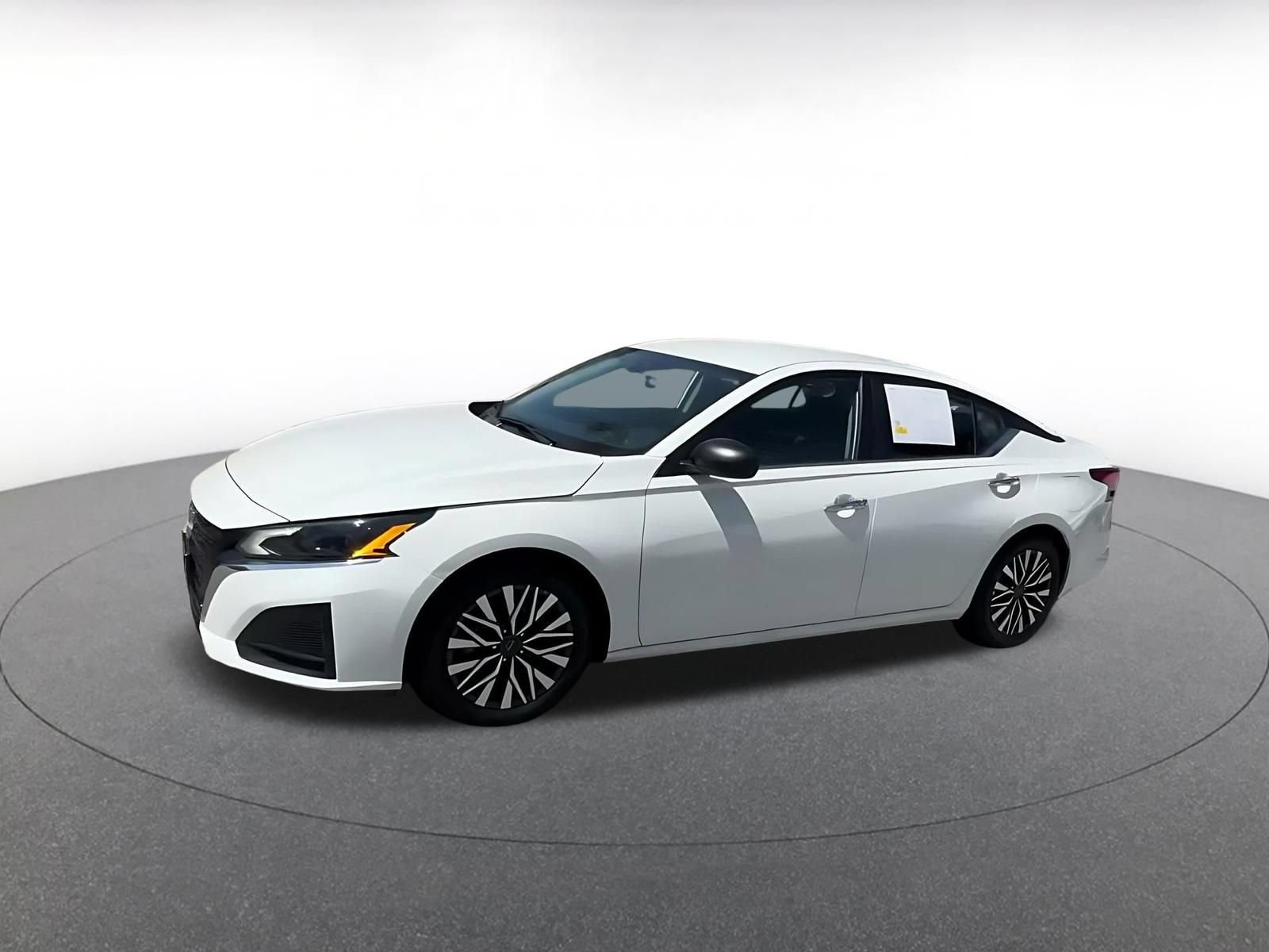Used 2025 Nissan Altima 2.5 SV FWD image 7