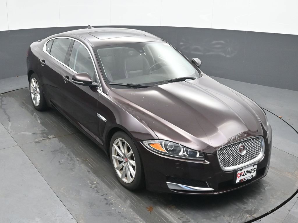 Used 2015 Jaguar XF Premium image 30