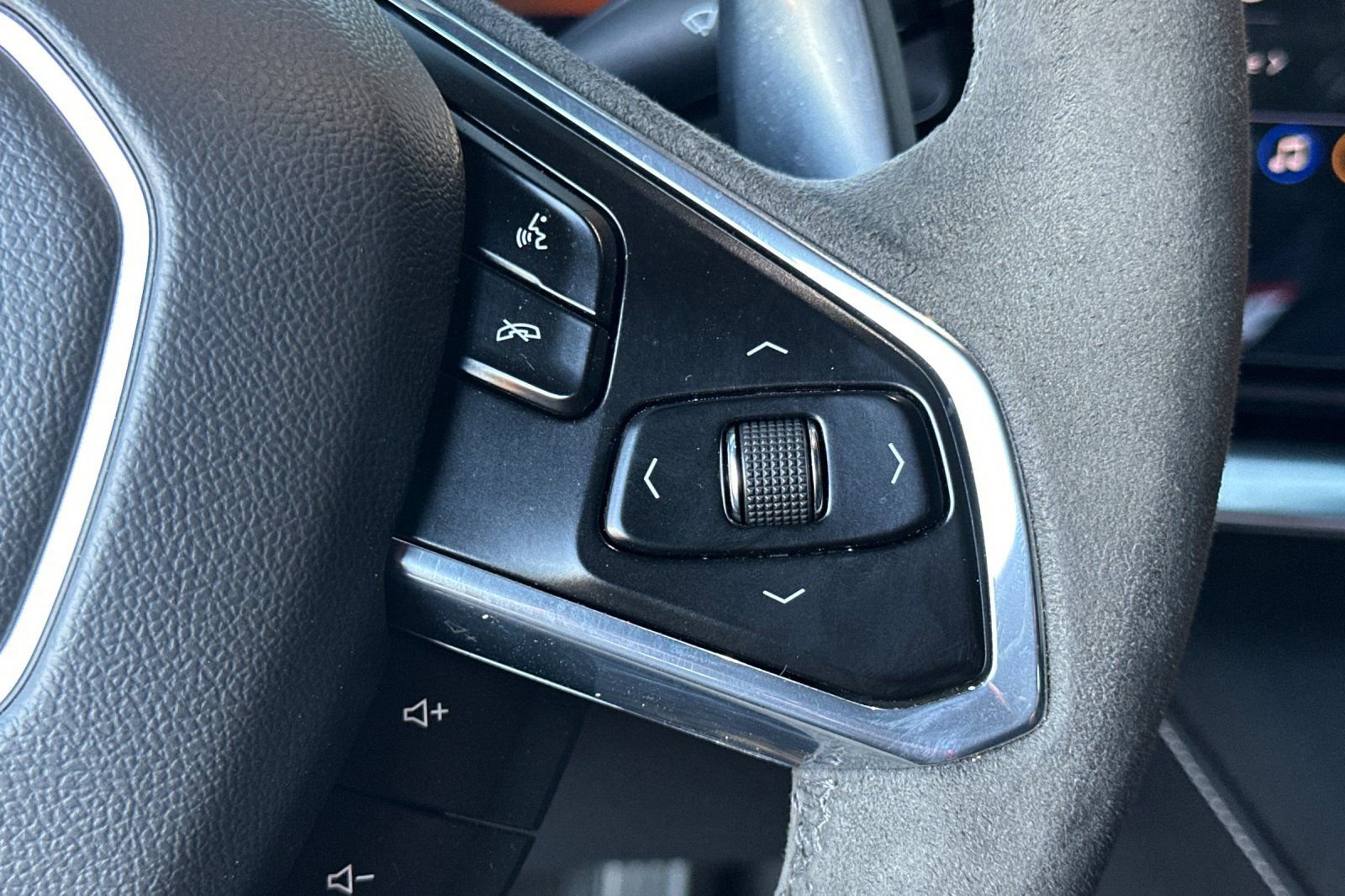 Used 2020 Chevrolet Corvette Stingray Coupe w/ Engine Appearance Package image 26