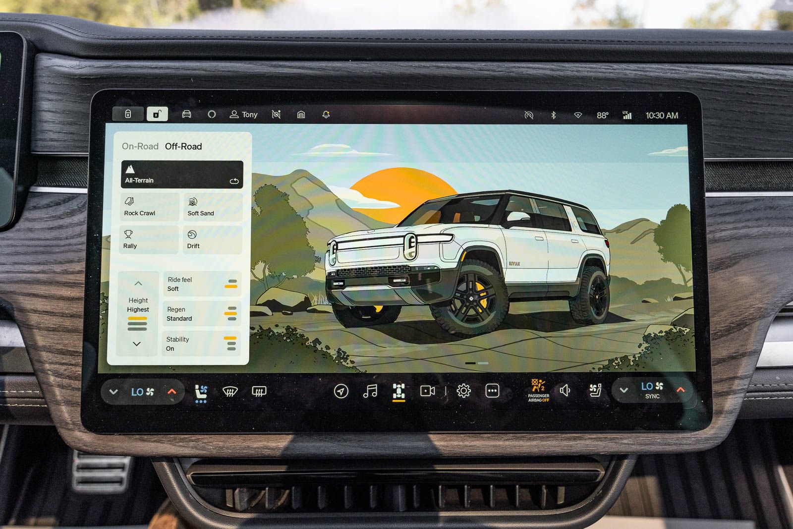 Used 2023 Rivian R1S Adventure AWD/4WD image 40