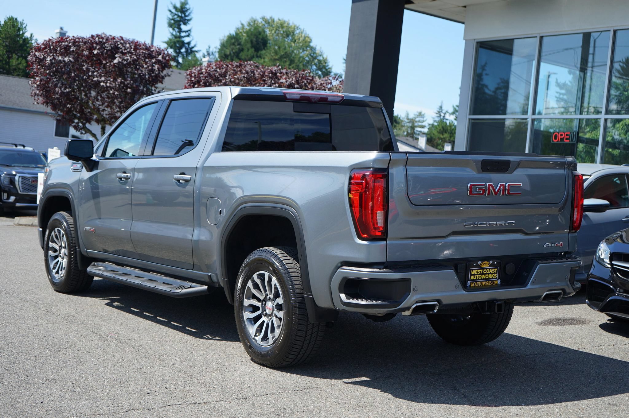 Used 2020 GMC Sierra 1500 AT4 w/ AT4 Premium Package AWD/4WD image 3