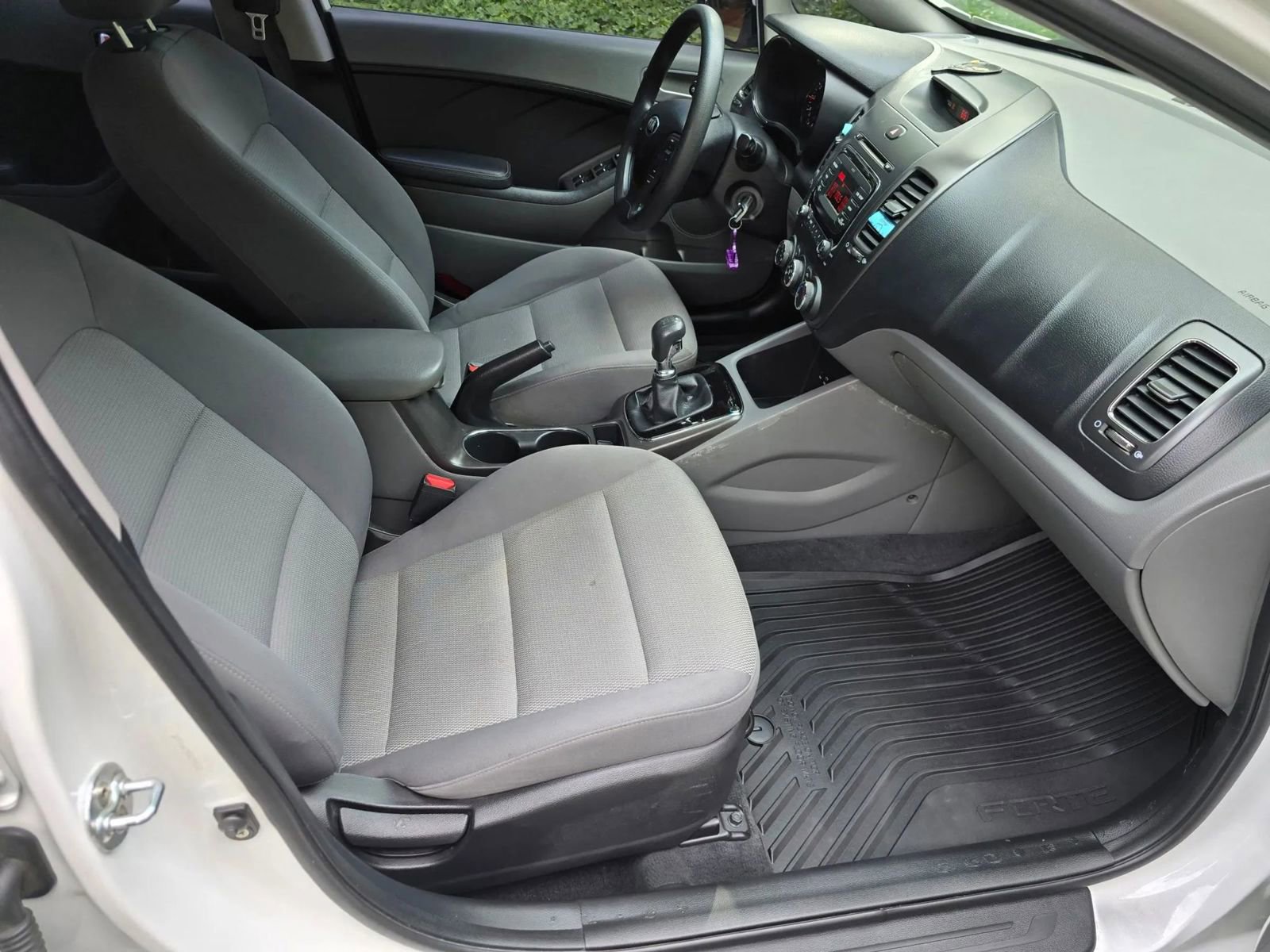 Used 2017 Kia Forte LX image 11