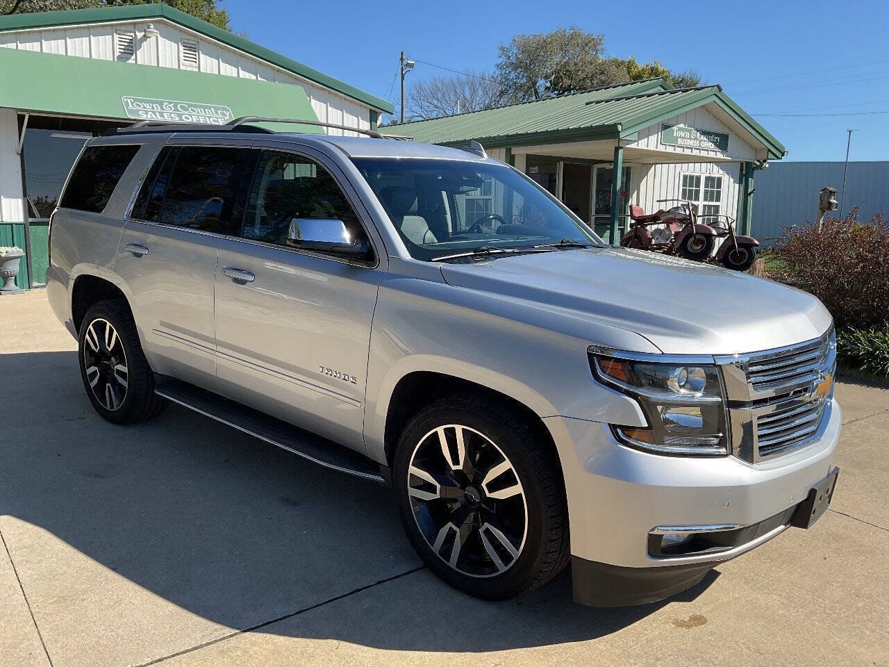 Used 2019 Chevrolet Tahoe Premier AWD/4WD image 3