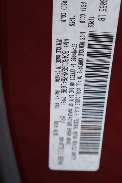 Used 2017 Chrysler Pacifica Limited image 34