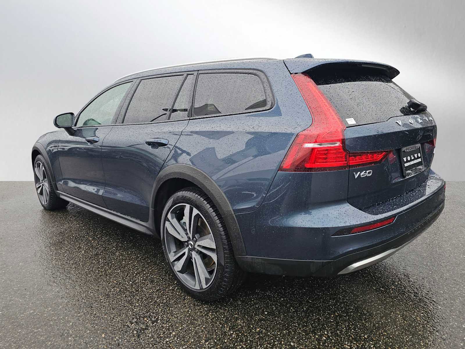 Certified 2025 Volvo V60 B5 Cross Country Plus image 5