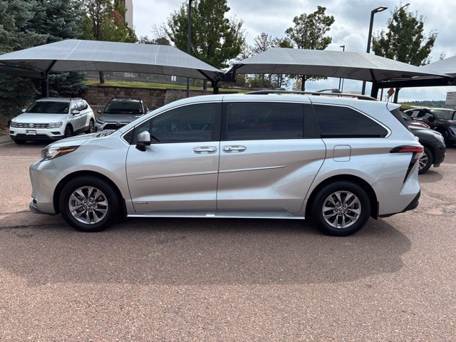 Used 2021 Toyota Sienna XLE FWD image 4