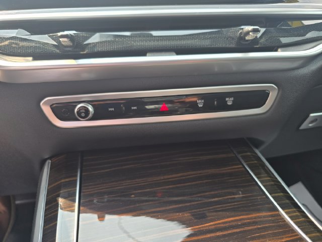 Used 2024 BMW X5 xDrive50e AWD/4WD image 23