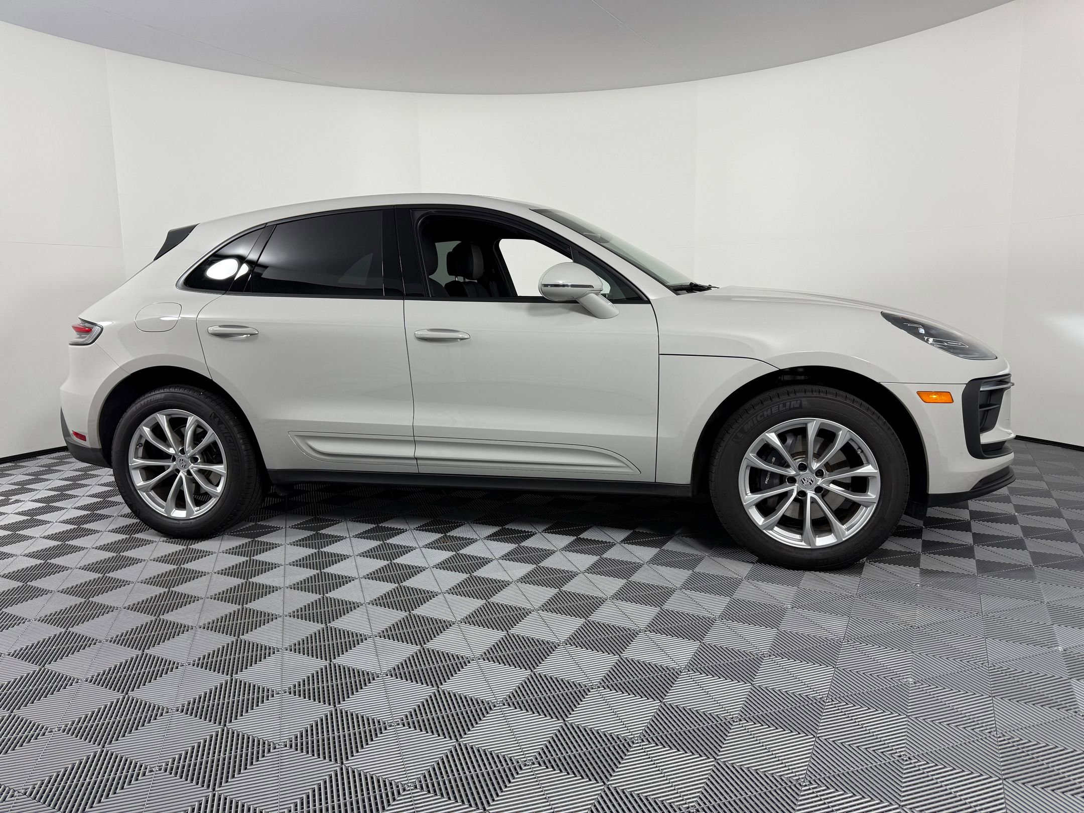 New 2025 Porsche Macan image 8