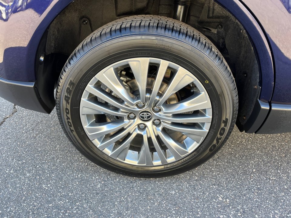 Used 2021 Toyota Venza Limited w/ Advanced Technology Package image 24