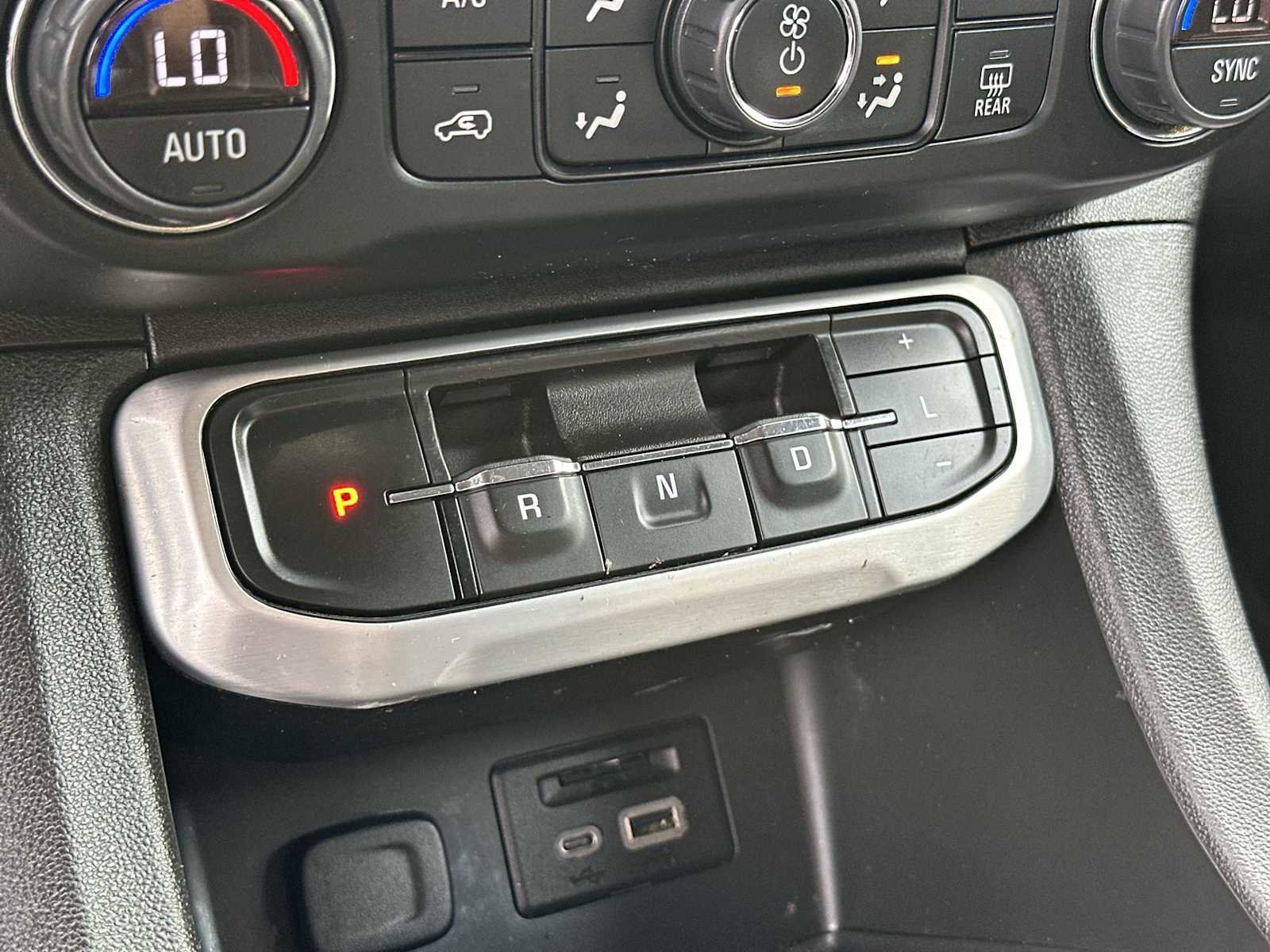 Used 2022 GMC Acadia SLE w/ Driver Convenience Package image 23