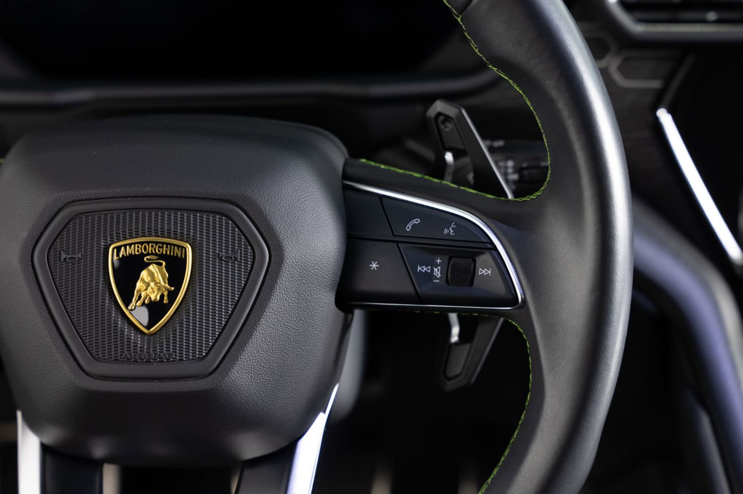 Used 2021 Lamborghini Urus AWD/4WD image 44