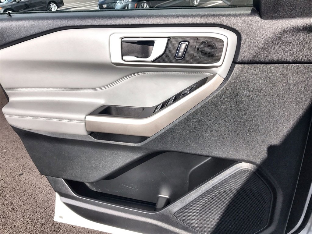 Used 2023 Ford Explorer XLT w/ Equipment Group 202A image 13