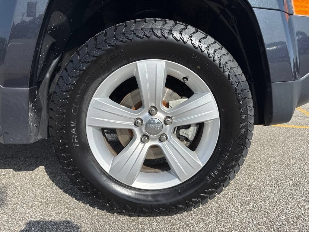 Used 2014 Jeep Patriot Latitude AWD/4WD image 39