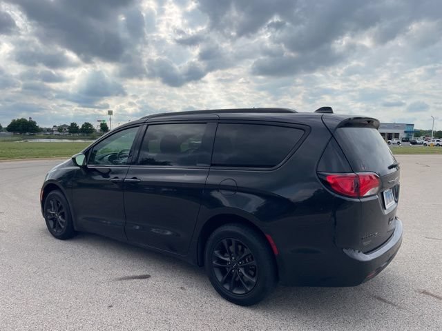 Used 2020 Chrysler Pacifica Touring-L w/ Advanced Safetytec Group AWD/4WD image 4