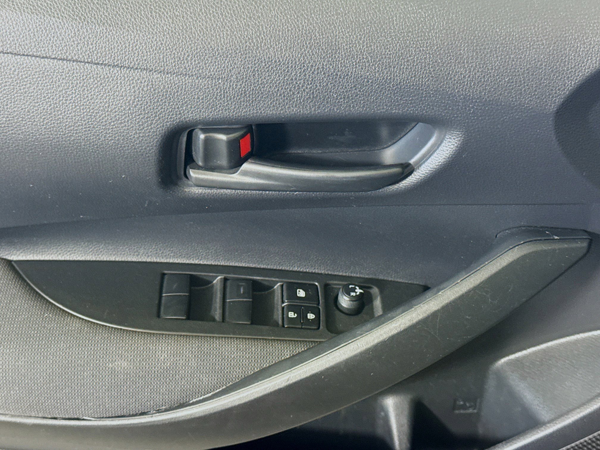 Used 2022 Toyota Corolla LE FWD image 23