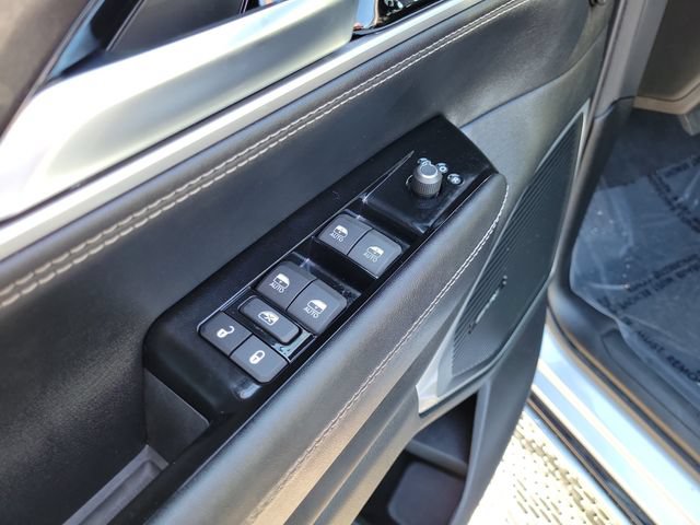 Used 2024 Jeep Wagoneer L 4WD image 17