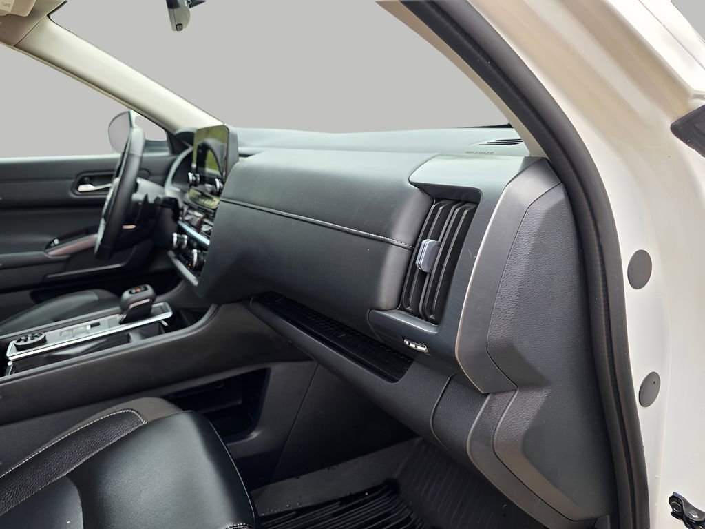 Used 2024 Nissan Pathfinder SL image 14