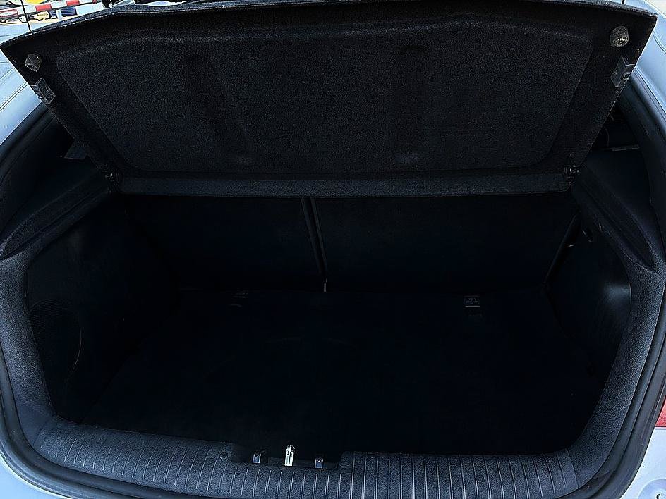 Used 2017 Hyundai Veloster Value Edition FWD image 30