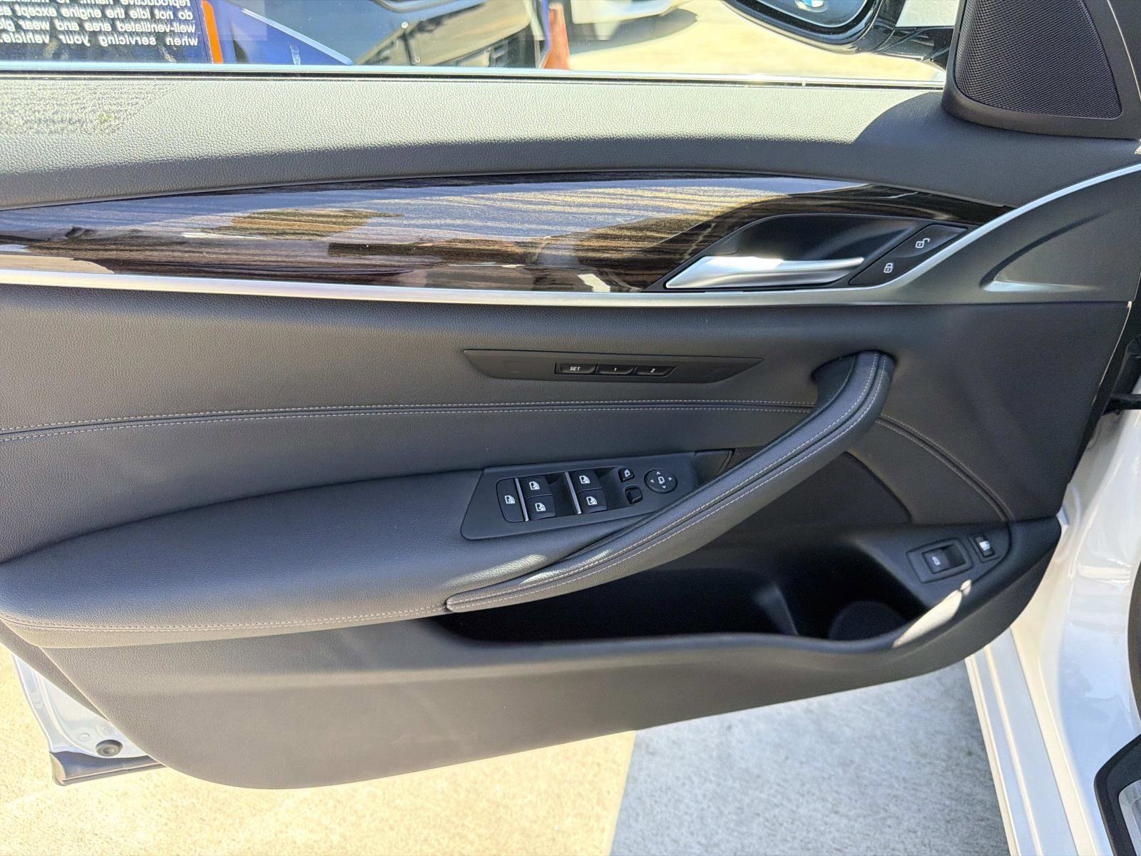 Used 2023 BMW 530e w/ Convenience Package image 12