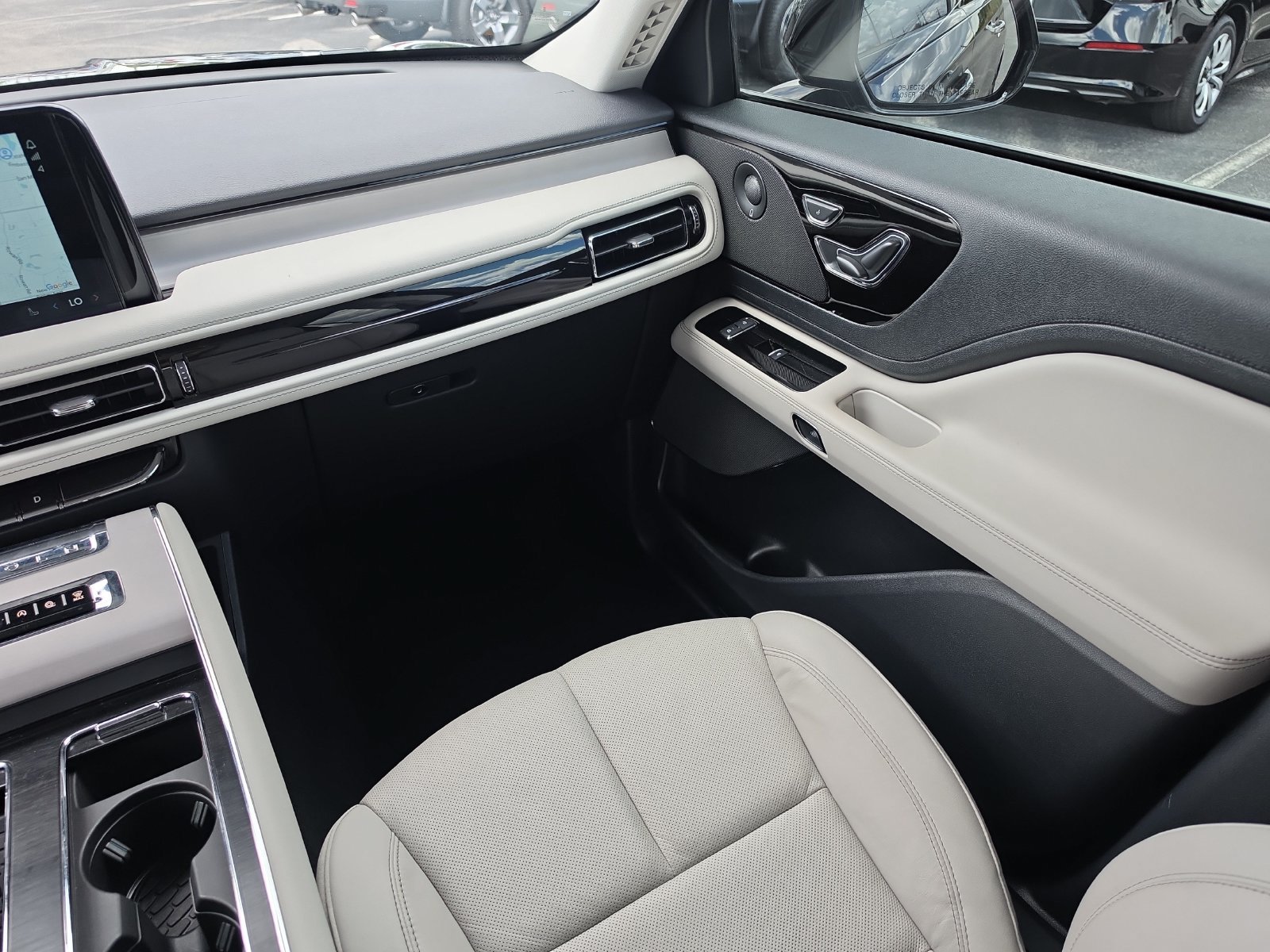 Used 2025 Lincoln Aviator Reserve w/ Jet Appearance Package AWD/4WD image 12