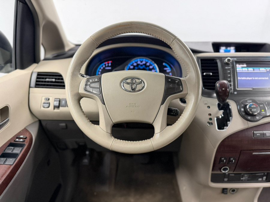 Used 2011 Toyota Sienna XLE w/ Premium Pkg AWD/4WD image 49