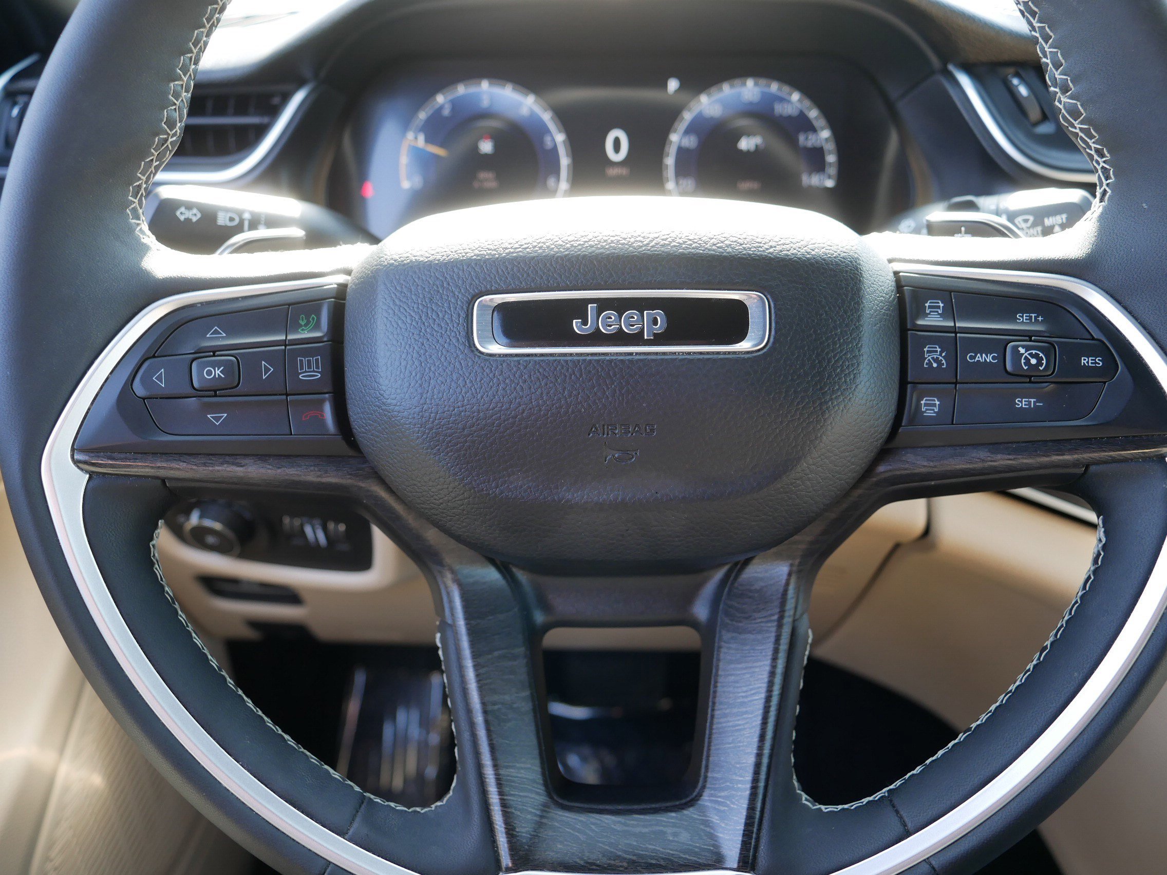 Used 2025 Jeep Grand Cherokee Limited w/ Luxury Tech Group II AWD/4WD image 25