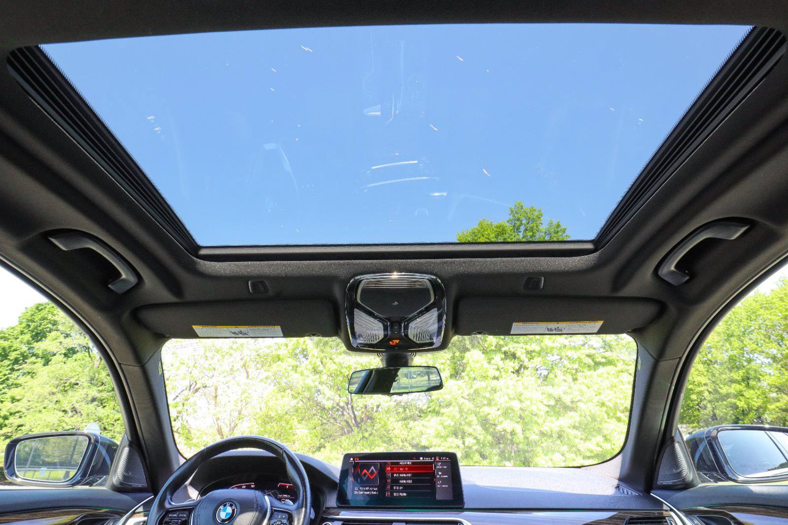 Used 2021 BMW 530i xDrive w/ Premium Package AWD/4WD image 6