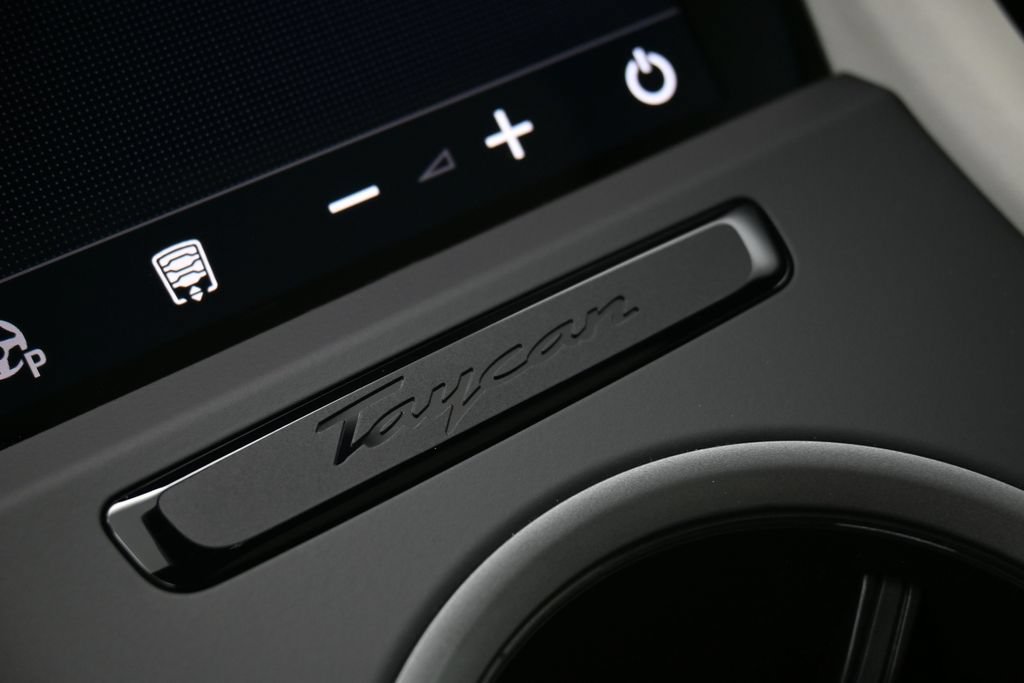 New 2026 Porsche Taycan 4S AWD/4WD image 18