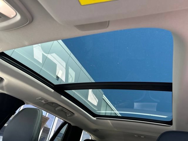 Certified 2025 Volvo XC90 B5 Plus AWD/4WD image 28