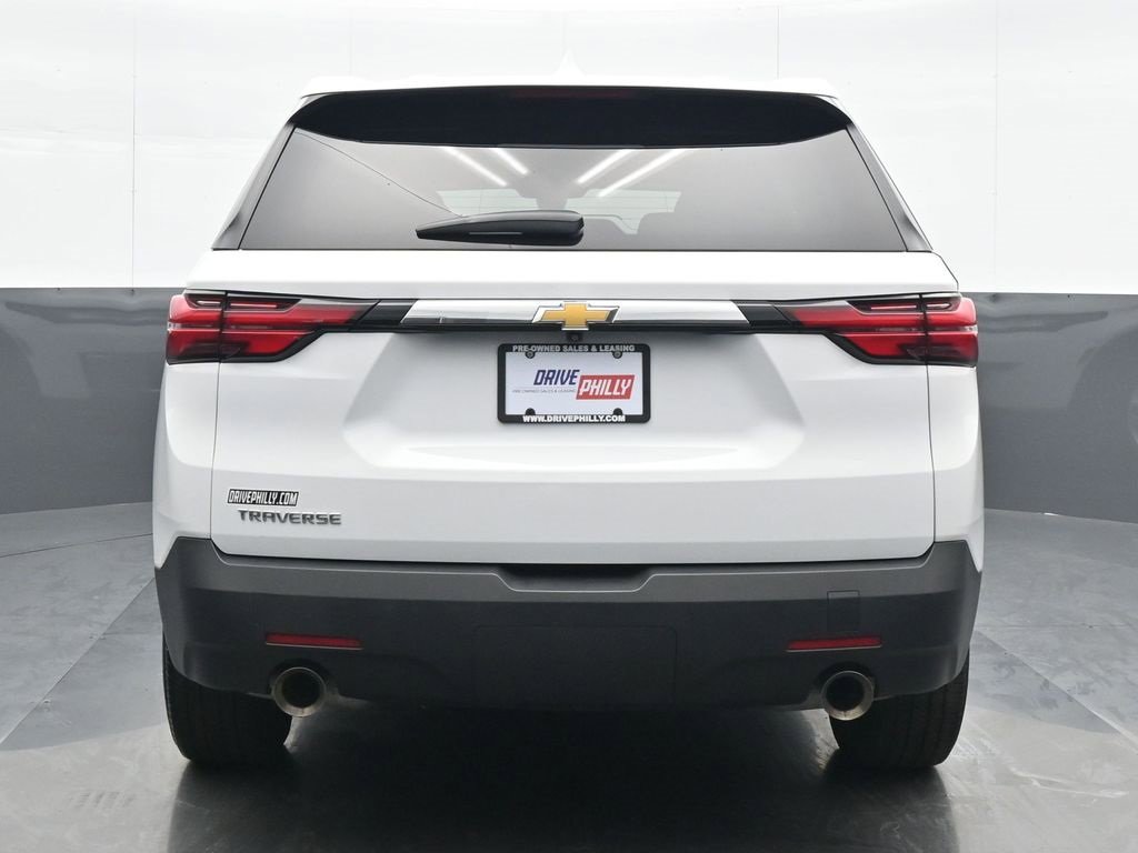 Used 2023 Chevrolet Traverse LS image 5