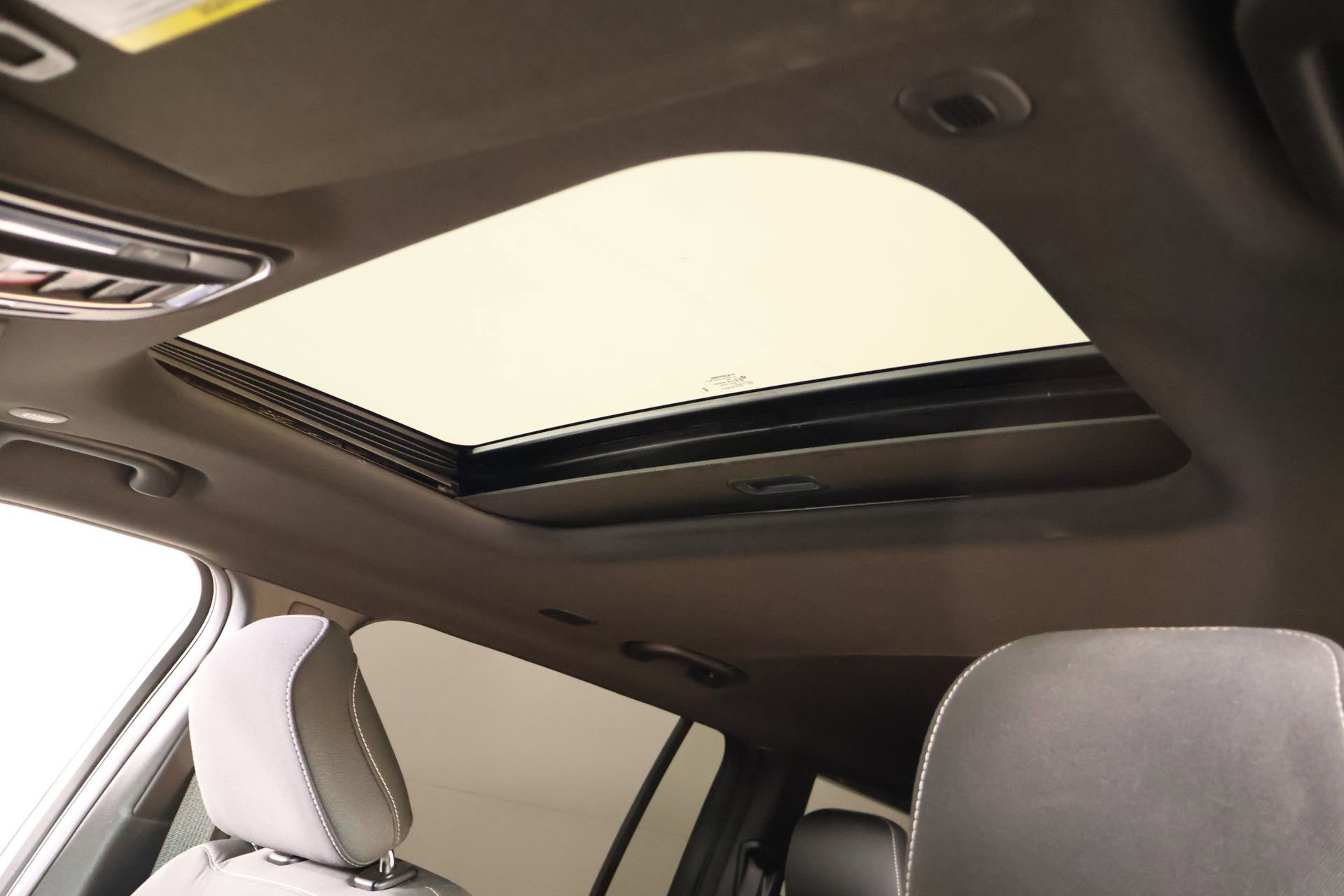 Used 2025 Jeep Grand Cherokee L Laredo RWD image 15