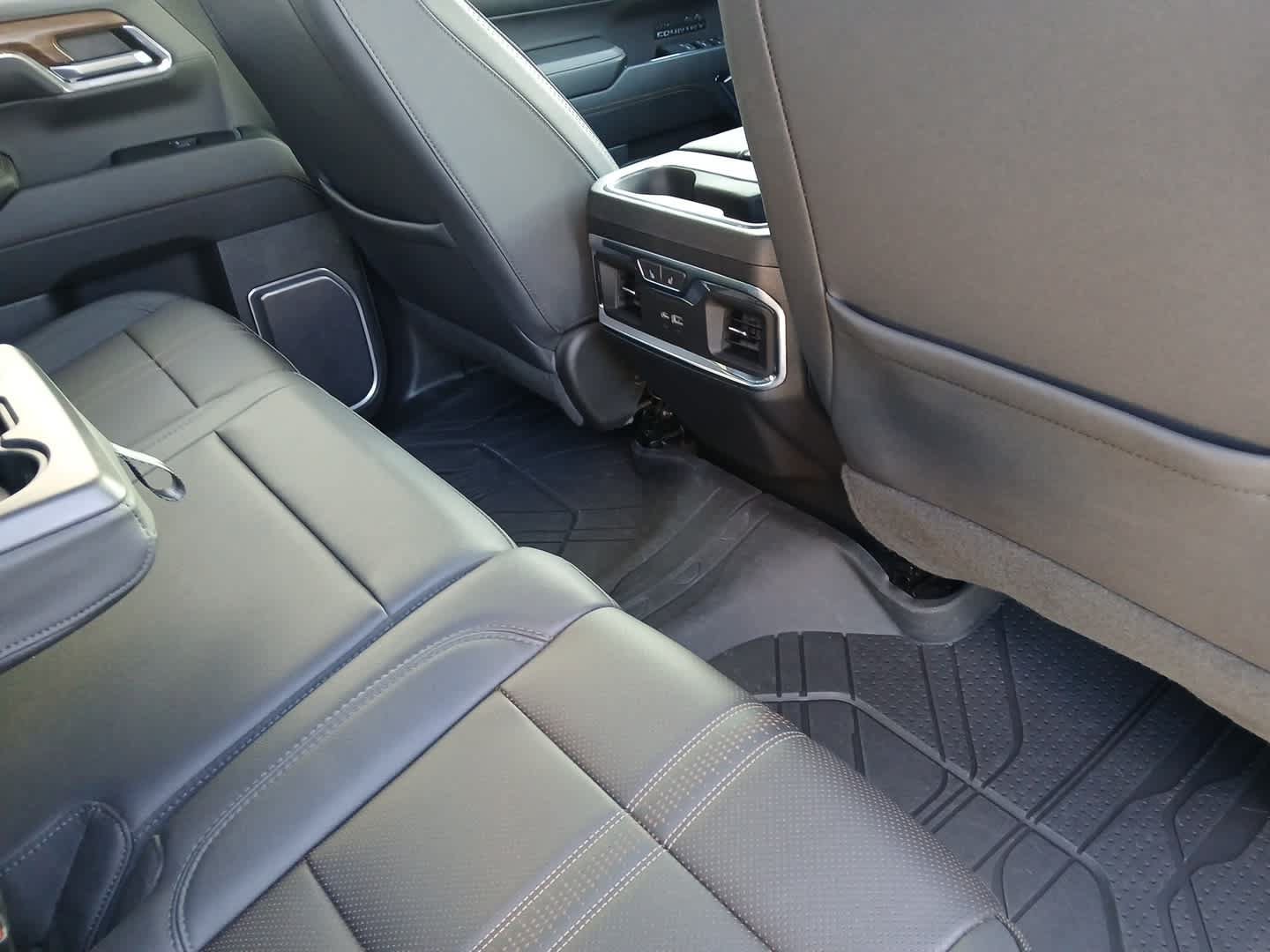 Used 2023 Chevrolet Silverado 1500 High Country w/ High Country Premium Package AWD/4WD image 88