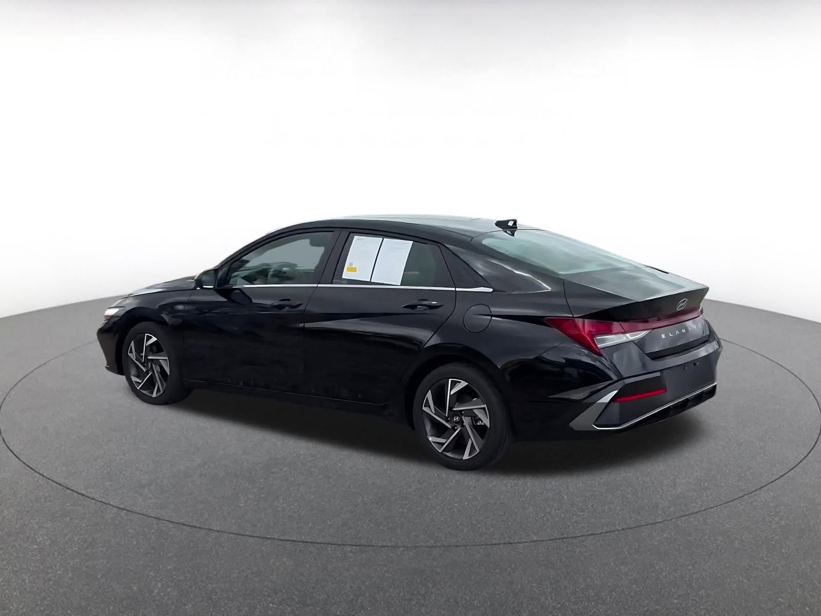 Used 2025 Hyundai Elantra SEL FWD image 8