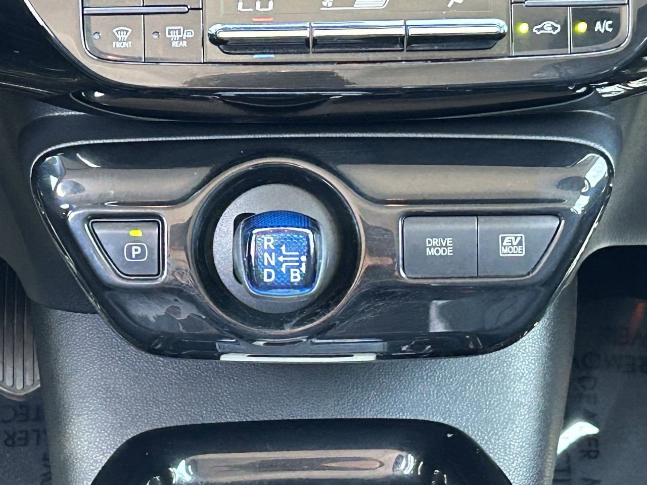 Used 2016 Toyota Prius Three Touring w/ Preferred Accessory Package FWD image 22